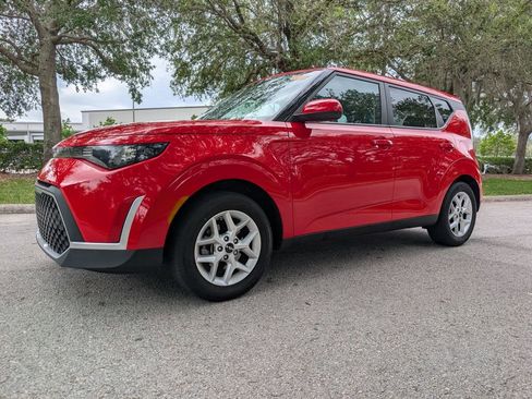 Used 2025 Kia Soul S image 3