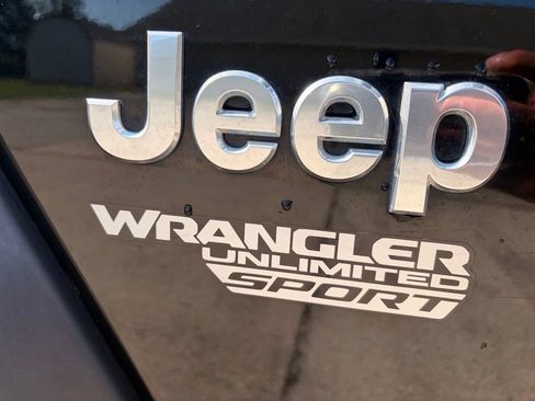 Used 2019 Jeep Wrangler Unlimited Sport S AWD/4WD image 33