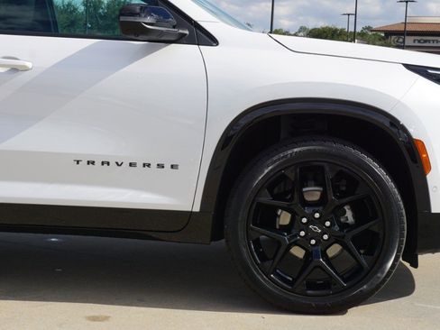 Used 2024 Chevrolet Traverse RS image 9