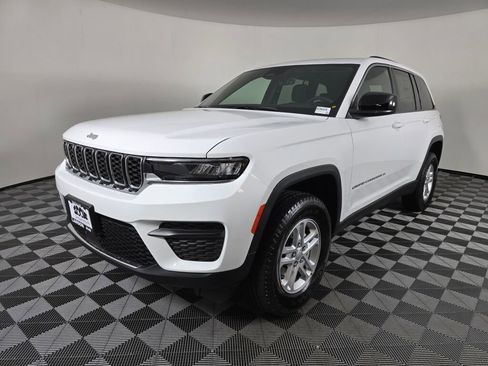 New 2025 Jeep Grand Cherokee Laredo image 8