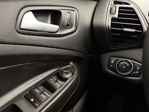 Used 2017 Ford Escape SE w/ SE Leather Comfort Package FWD image 12