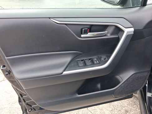 Used 2025 Toyota RAV4 XLE image 12