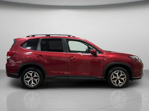 Used 2023 Subaru Forester Premium AWD/4WD image 2