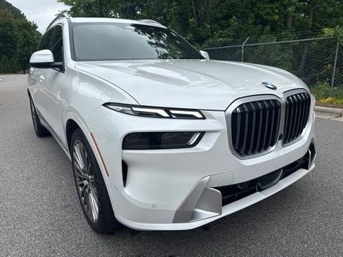 Used 2024 BMW X7 xDrive40i w/ Executive Package AWD/4WD image 3