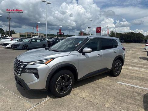 Used 2024 Nissan Rogue SV FWD image 3