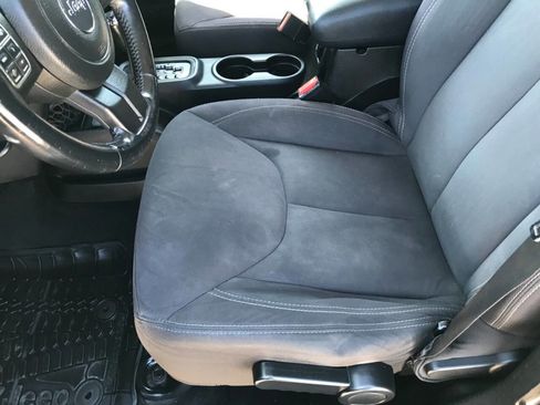 Used 2013 Jeep Wrangler Unlimited Sahara w/ Connectivity Group AWD/4WD image 7