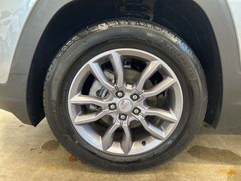 Used 2023 GMC Terrain SLT AWD/4WD image 25