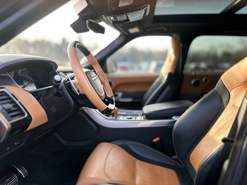 Used 2022 Land Rover Range Rover Sport SVR image 14