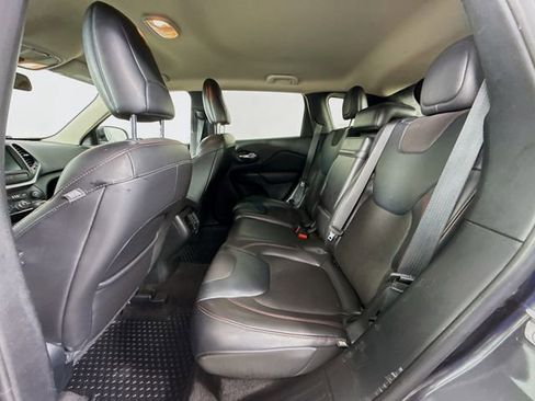 Used 2016 Jeep Cherokee Trailhawk w/ Cold Weather Group image 23