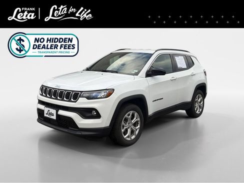 Used 2024 Jeep Compass Latitude AWD/4WD image 1