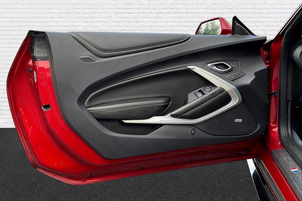 Used 2016 Chevrolet Camaro SS RWD image 18