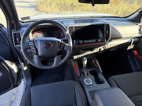 New 2026 Nissan Frontier PRO-4X w/ Pro-4x Convenience Package image 3