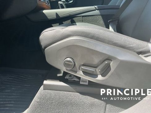 Certified 2025 Volvo XC90 B5 Plus w/ Protection Package Premier image 29