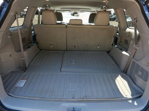 Used 2018 Toyota Highlander XLE AWD/4WD image 9