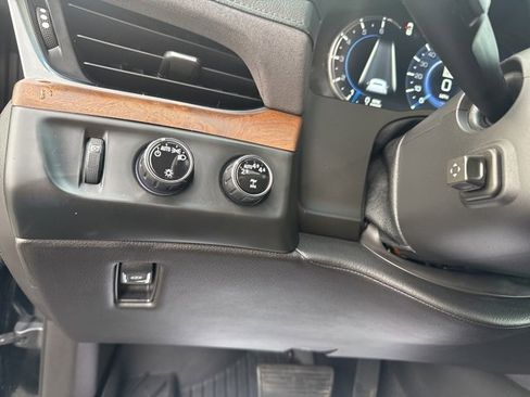 Used 2019 Cadillac Escalade Premium Luxury image 18