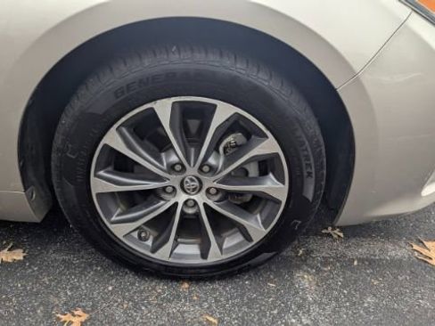 Used 2018 Toyota Avalon XLE Plus image 11