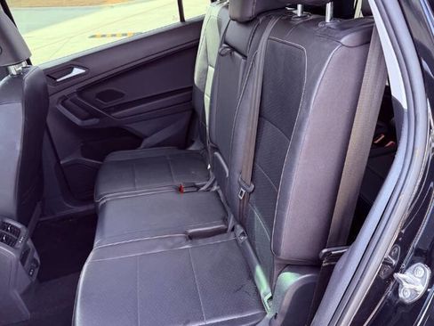 Used 2021 Volkswagen Tiguan SE image 11