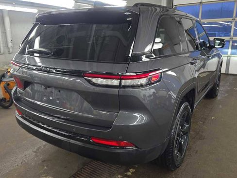 Used 2024 Jeep Grand Cherokee Altitude image 5