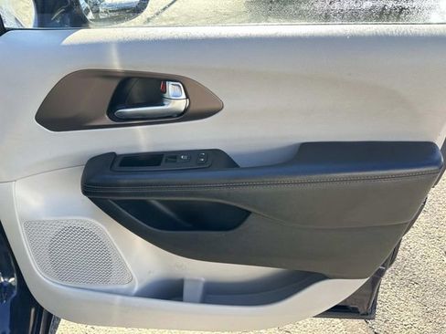 Certified 2019 Chrysler Pacifica Touring Plus image 8