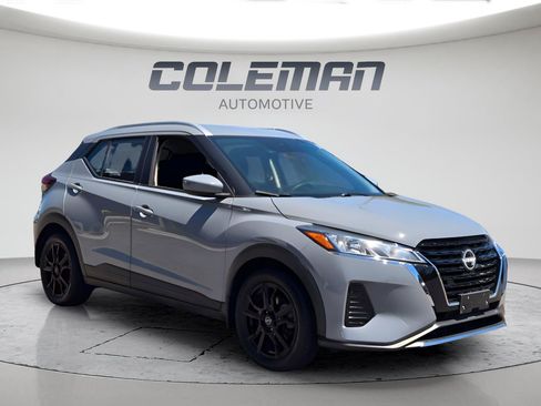 Used 2023 Nissan Kicks SV FWD image 3