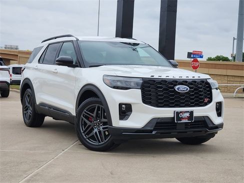 Used 2025 Ford Explorer ST RWD image 2