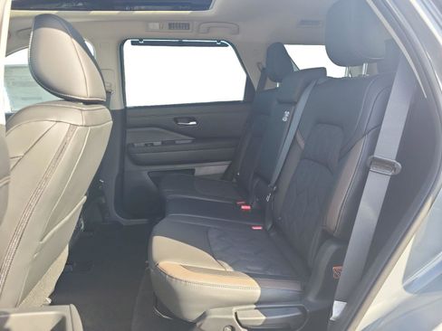 New 2026 Nissan Pathfinder Platinum image 21