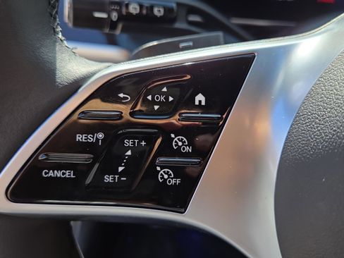 Certified 2025 Mercedes-Benz GLC 300 image 12