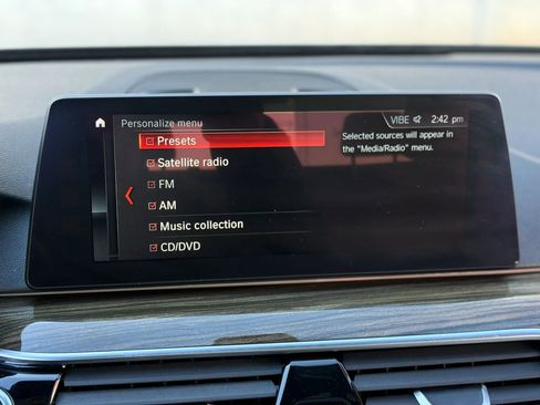 Used 2018 BMW 540i w/ Premium Package image 25