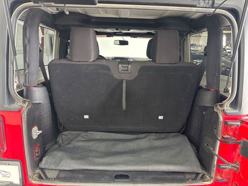 Used 2015 Jeep Wrangler Sahara image 16