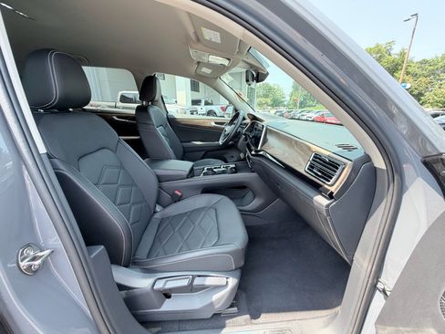 Used 2026 Volkswagen Atlas SE FWD image 23