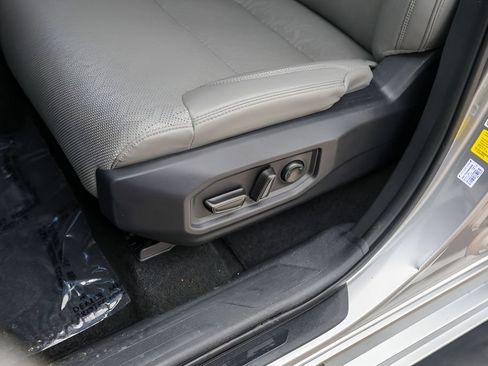 Used 2025 Toyota Tundra Limited w/ Power Package RWD image 11