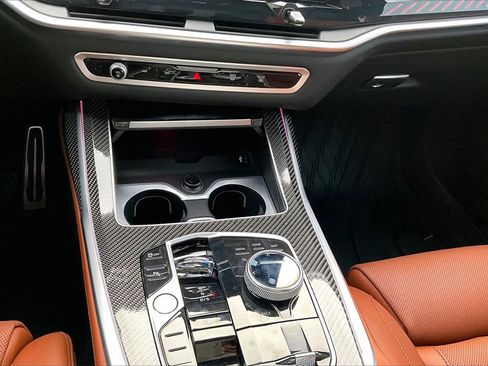 Used 2025 BMW X7 M60i image 24