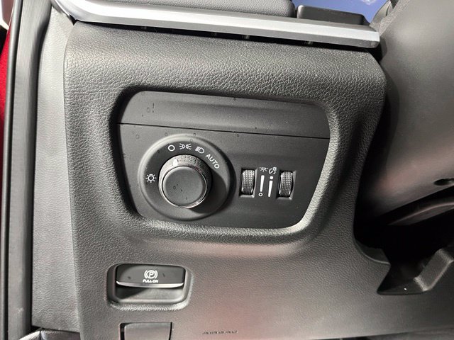 Used 2025 Jeep Grand Cherokee Altitude AWD/4WD image 18