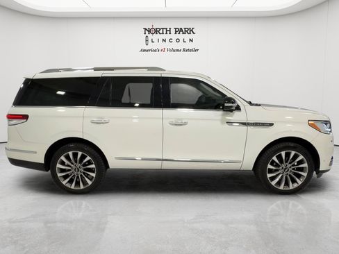 Used 2023 Lincoln Navigator Reserve AWD/4WD image 6