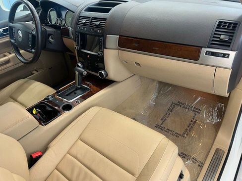 Used 2009 Volkswagen Touareg VR6 image 16