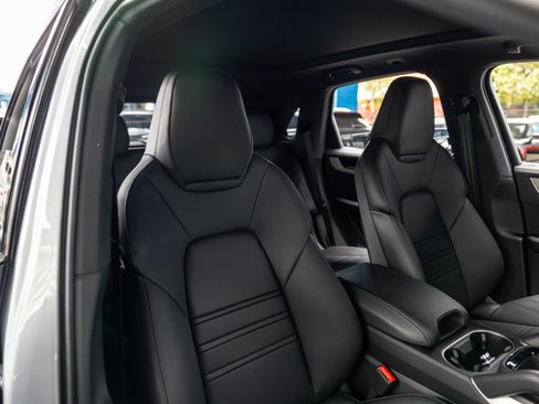 New 2026 Porsche Cayenne AWD/4WD image 32