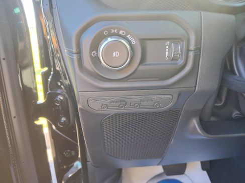 New 2025 Jeep Wrangler Unlimited Rubicon w/ Convenience Group AWD/4WD image 14