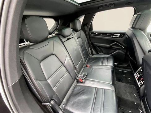 Used 2019 Porsche Cayenne image 26