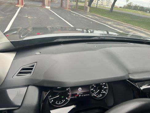 Used 2025 Nissan Pathfinder SV image 34