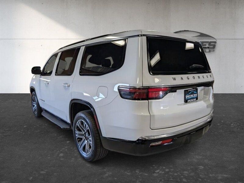 Used 2025 Jeep Wagoneer Series II w/ 8-Passenger Seating Package AWD/4WD image 8