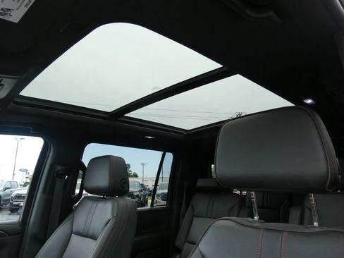 Certified 2023 Chevrolet Suburban RST w/ Luxury Package AWD/4WD image 29