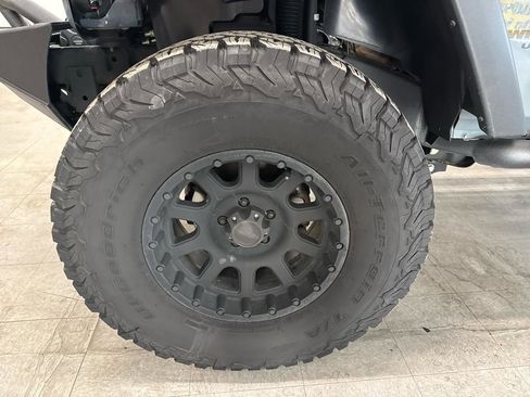 Used 2015 Jeep Wrangler Unlimited Rubicon w/ Connectivity Group AWD/4WD image 69