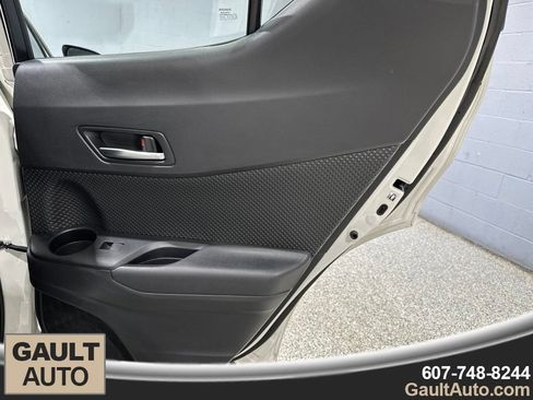 Used 2021 Toyota C-HR LE FWD image 18