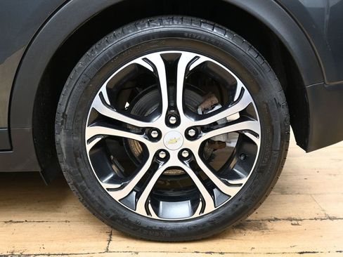 Used 2018 Chevrolet Bolt Premier w/ Driver Confidence II Package image 10