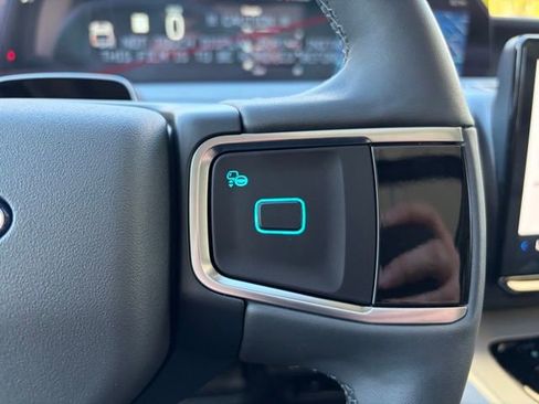 New 2025 Ford Expedition Active image 20