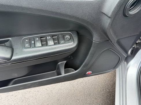 Used 2016 Chrysler 300 S AWD/4WD image 15