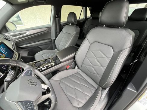 Used 2025 Volkswagen Atlas Cross Sport SE image 37