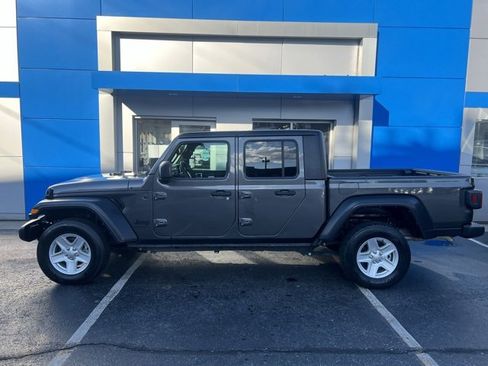 Used 2023 Jeep Gladiator Sport image 10