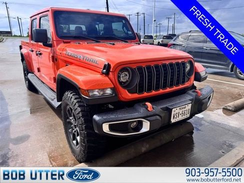 Used 2025 Jeep Gladiator Sport image 2