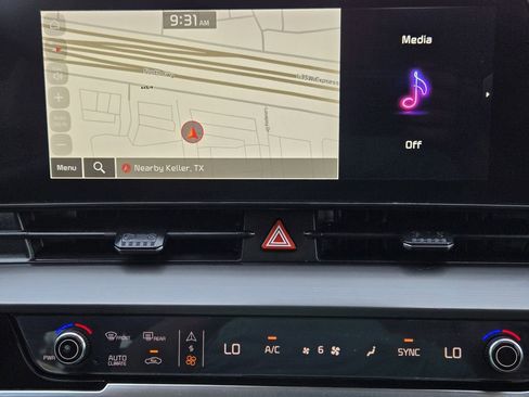 Certified 2025 Kia Sportage EX FWD image 8